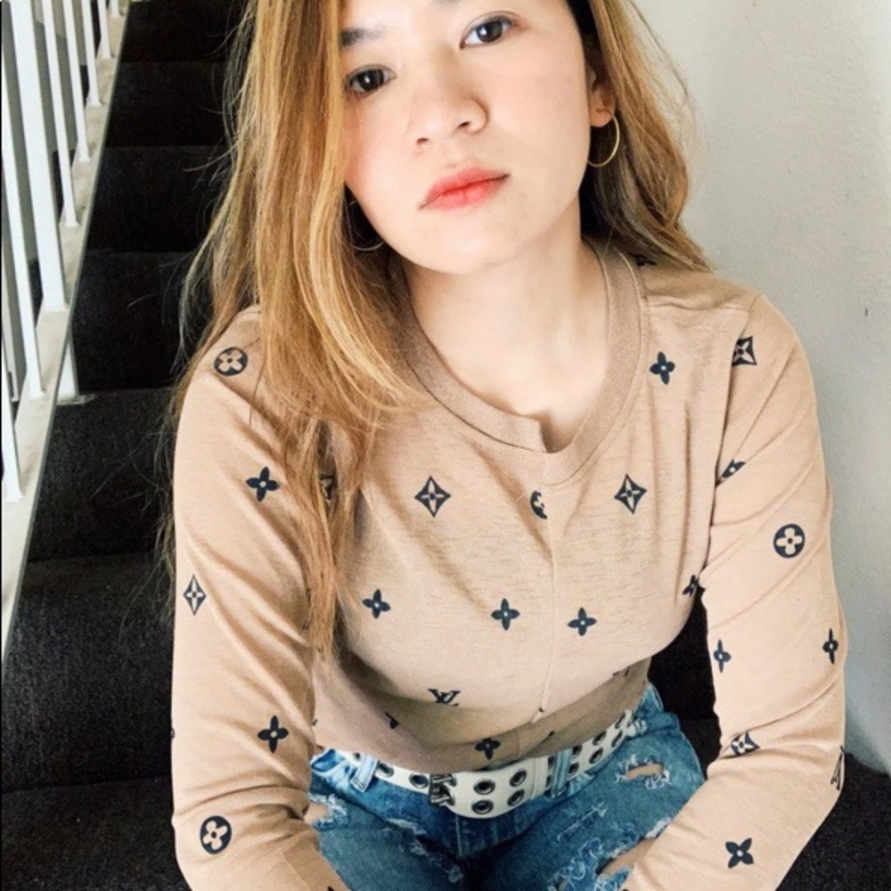 Beige letters printed long sleeves top